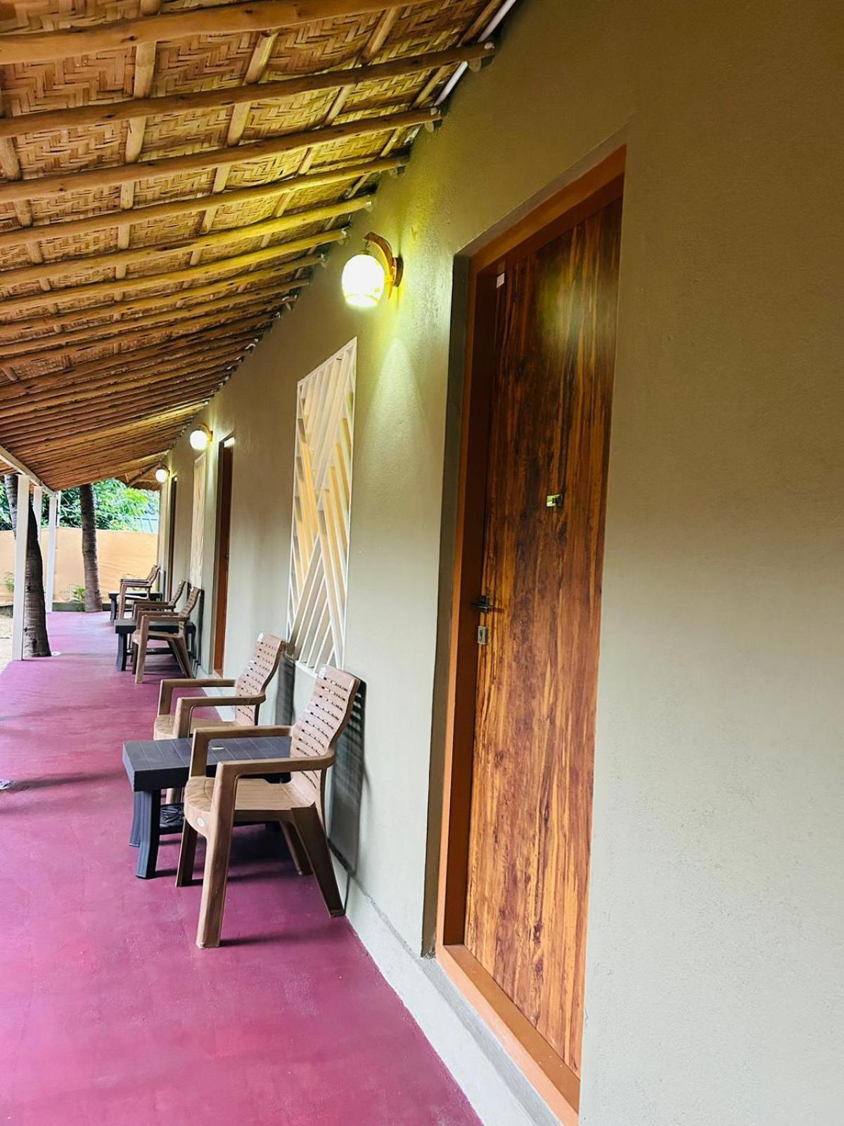 होटल Village & Tutti Cafe Hampi