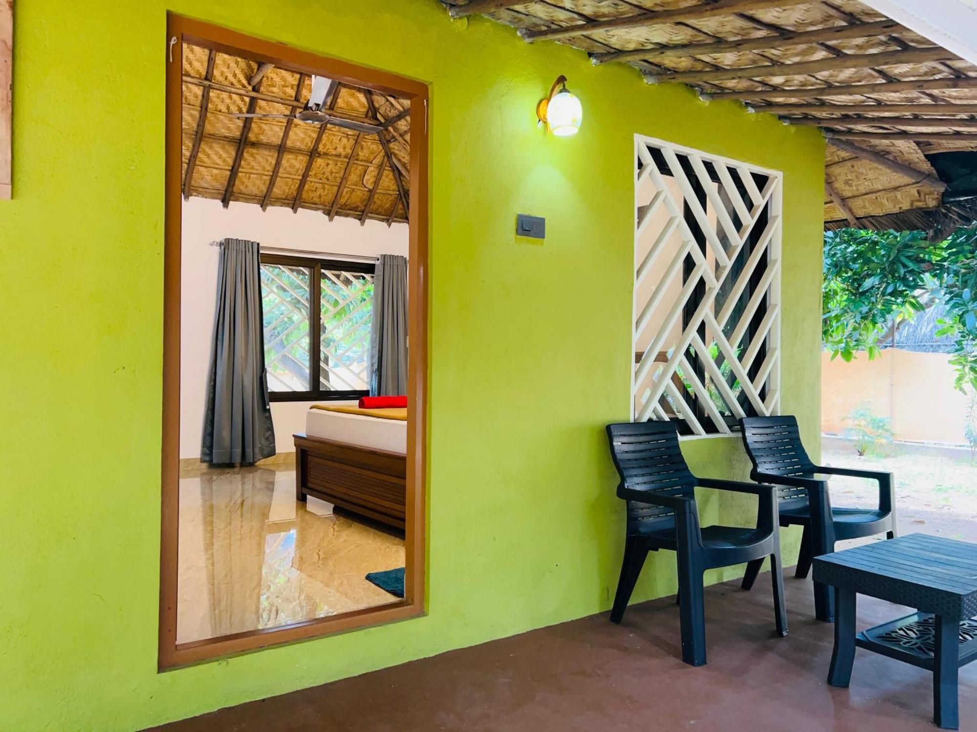 Village & Tutti Cafe Hampi